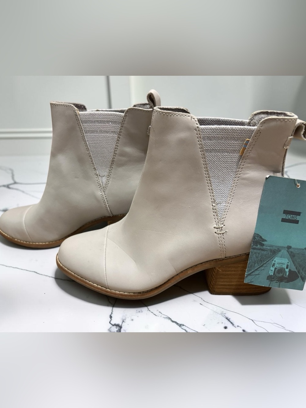 NWT TOMS Chelsea Ankle Boots Light Gray Size 8W